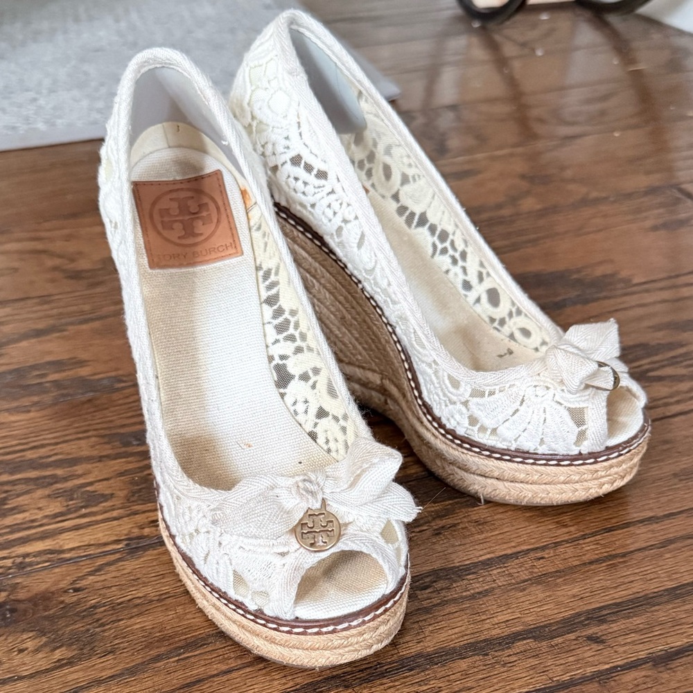 Tory Burch Elegant Cream Lace Wedge Shoes size 6.5